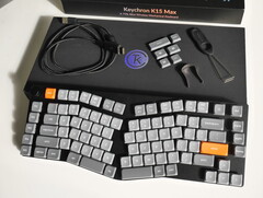 Keychron K15 Max 采用分体式空格键 Alice 设计