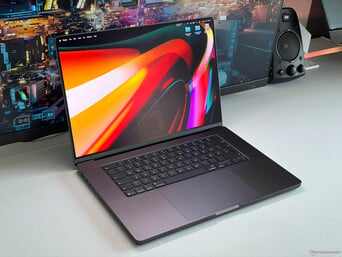 配备 Thunderbolt 5 的 MacBook Pro 16 M5