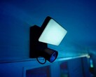 飞利浦 Hue Secure 泛光灯摄像头亮度高达 2250 流明。(图片来源：Philips Hue）