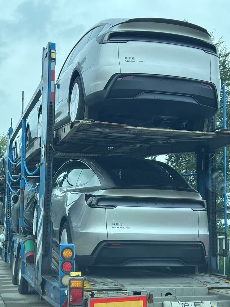 中国汽车运输船上的特斯拉 Model Y Ls（图片来源：TslaChan on X）