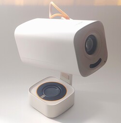 Yaber T1 Pro 是一款简单易用的投影仪，具有自动图像设置功能。(图片来源：Notebookcheck）