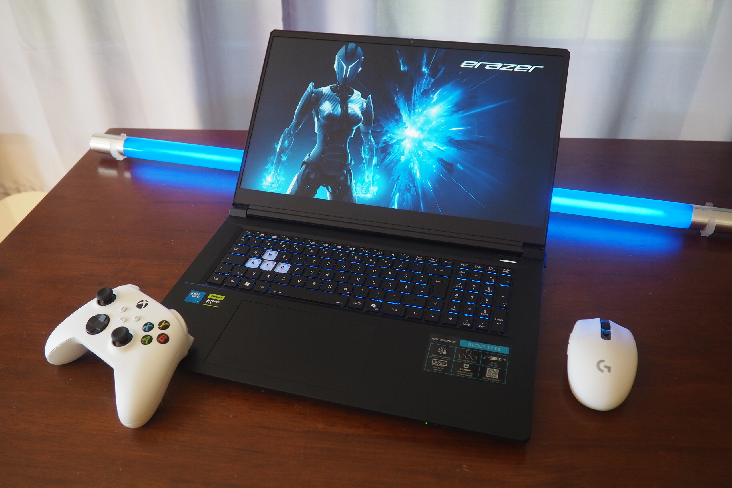 配备 RTX 5050 的 Medion Erazer Scout 17 E1 评测