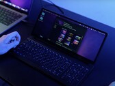 KeyGo 结合了全键盘和 12.8 英寸触摸屏，售价仅为 249 美元。  