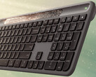 罗技销售的 Signature Slim Solar Plus 仅有图中所示的外观，至少最初是这样。(图片来源：Roland Quandt 提供）