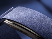 Garmin CIRQA 采用织物表带，共有七种颜色可供选择。