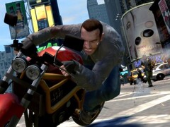 GTA IV》中的一张图片，显示 Niko Bellic 骑在一辆红色摩托车上。(图片来源：Steam） 