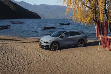 XPeng G7 EREV 的电池电量和油箱容量可提供最长的续航里程。