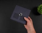 AMD Ryzen AI Max+ 395 Strix Halo 迷你电脑演示运行 SteamOS,用于游戏性能对比测试
