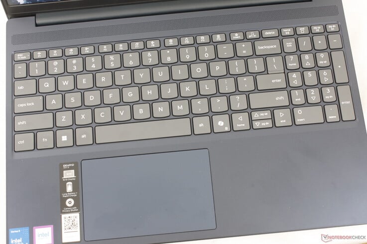 与去年的 2025 款 IdeaPad Slim 3 15 相比，键盘和触控板的体验没有变化