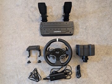 Moza R5 赛车包包装盒内容