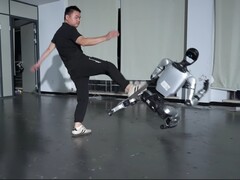 Unitree G1 人形机器人演示(图片来源:YouTube 上的 Unitree Robotics)