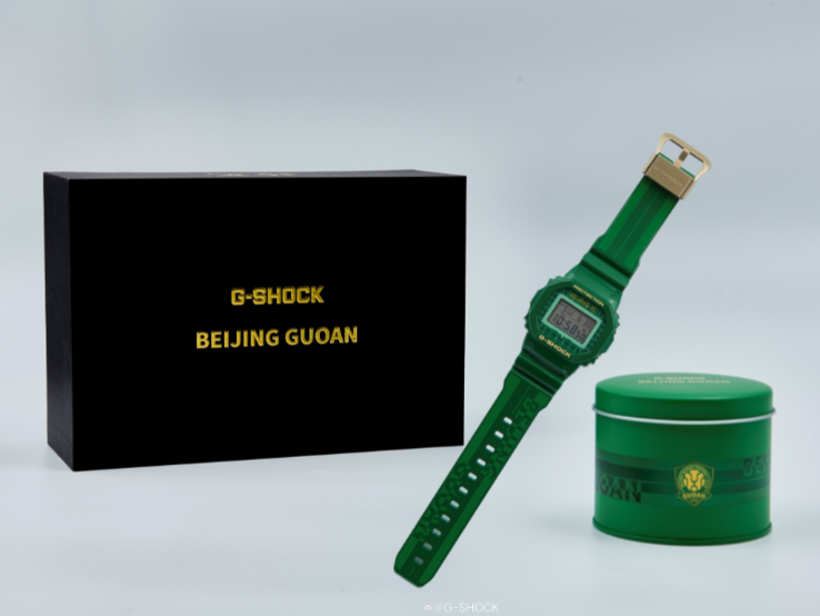 G-Shock x 北京国安足球俱乐部腕表。(图片来源：卡西欧微博）
