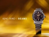 King Seiko x Beams SDKA025 手表，图中背景为风格独特的橘黄色。(图片来源：PR Times JP）