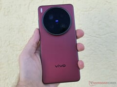vivo X300 Ultra 的后置摄像头有望全面超越前代产品,图为 X200 Ultra。(图片来源:Notebookcheck)