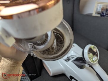 清除容器内的灰尘和其他颗粒,并清洗容器