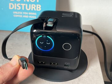 2 个 USB Type-C（每个 100 瓦）