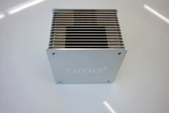 顶部（图片来源：Cirrus7）