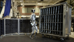 阿特拉斯的运动方式与人类相似（图片来源：Boston Dynamics/YouTube）