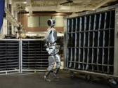 阿特拉斯的运动方式与人类相似（图片来源：Boston Dynamics/YouTube）
