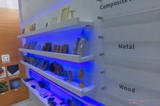 各种作品正在展出
