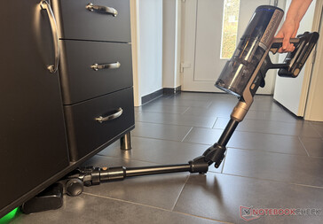 可弯曲的管子使家具下的清洁工作更轻松