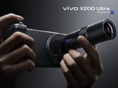 vivo X200 Ultra 的袖子里有一个隐藏武器，可扩展其 2 亿像素长焦摄像头的功能。(图片来源：vivo）