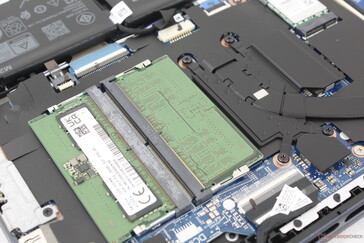 2x SODIMM 插槽。我们可以从测试设备中发现一些轻微的电子噪音