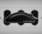 罗技 G Pro X Superlight 2c 紧凑型游戏鼠标侧面。(图片来源：罗技）