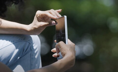 索尼将 Xperia 5 V 称作 &quot;开启全新可能性的智能手机&quot;。(图片来源：索尼）
