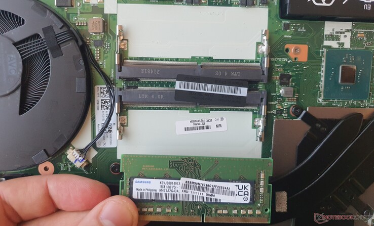 1x 16 GB DDR4-3200内存（单通道）