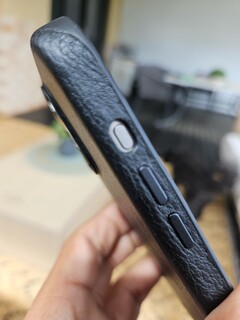 表面上看是为 iPhone 15 Pro Max 设计的贝尔罗伊保护套，其实并不是为新的 &quot;动作 &quot;按钮设计的。(来源：Notebookcheck）