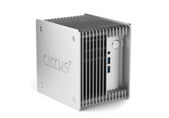 配备英特尔箭湖 CPU 的无风扇小型 PC。(图片来源：Cirrus7）