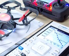 学生只需一台 TI Nspire CX II 图形计算器和 Robolink CoDrone Edu 即可学习无人机编程。(图片来源：TI）