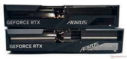 AorusGeForce RTX 4070 Ti Master（顶部）和RTX 4080 Master（底部）。