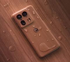 Edge 50 Ultra 有三种外观，均配备 16 GB 内存和 1 TB 存储空间。(图片来源：摩托罗拉）