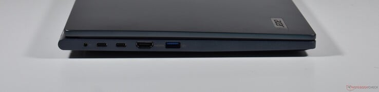 左：充电端口、2 个 USB4、HDMI、USB A 3.2 Gen 1