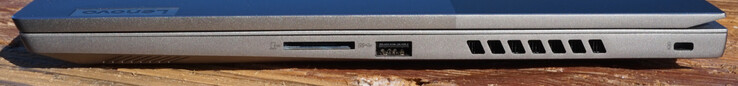 右边。SD卡插槽、USB-A（5Gbit/s）、Kensington锁