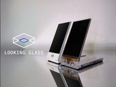 Looking Glass Go 有白色和透明两种外观（图片来源：Looking Glass）