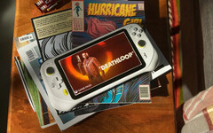 罗技G Cloud有一种配色,采用低端的骁龙720G。(图片来源:罗技)