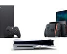 图中所示为 Xbox Series X、索尼 PS5 Slim 光盘版和任天堂 Switch 2