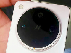 Find X8 Ultra 的设计与 Find X8 系列的其他产品保持一致。(图片来源:通过微博)