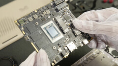 Ayaneo 为其旧款游戏掌机提供搭载 AMD Ryzen 7 8840U 的主板升级(图片来源:Ayaneo)