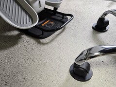 椅子和交叉训练器之间的距离必须恰到好处