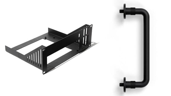 Framework DeskPi RackMate 10 英寸 2U Mini-ITX 机架和 Framework 桌面把手。(图片来源：Framework）