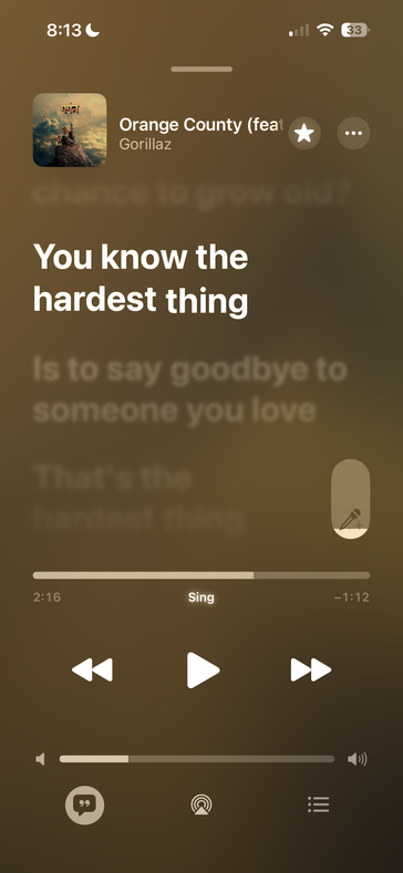 Apple Music 中的歌词选项卡...