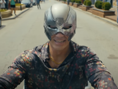 约翰-塞纳在《和平缔造者》第二季官方预告片中饰演和平缔造者的截屏（图片来源：DC YT）