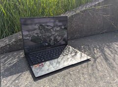 公开展示的 AMD ZenBook 14 OLED