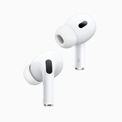 Apple AirPods Pro（第二代）与第一代 AirPods Pro 相比，采用了 H2 芯片，改进了 ANC、音质和电池续航时间。(来源：Apple)