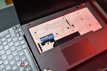 ThinkPad T14 G4 AMD：可拆卸键盘