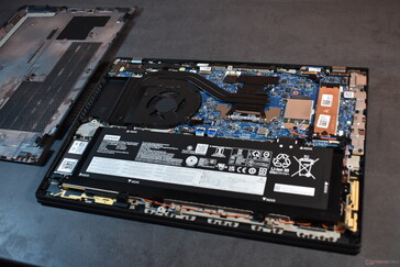 联想 ThinkPad T16 Gen 2：内部视图